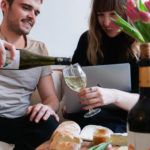 Digitales offenes Gruppentasting für Wein-Liebhaber